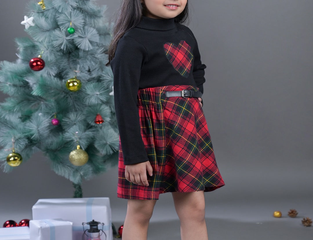 Checkered T-Shirt and Skirt Set with Heart Patch for Girls side view
